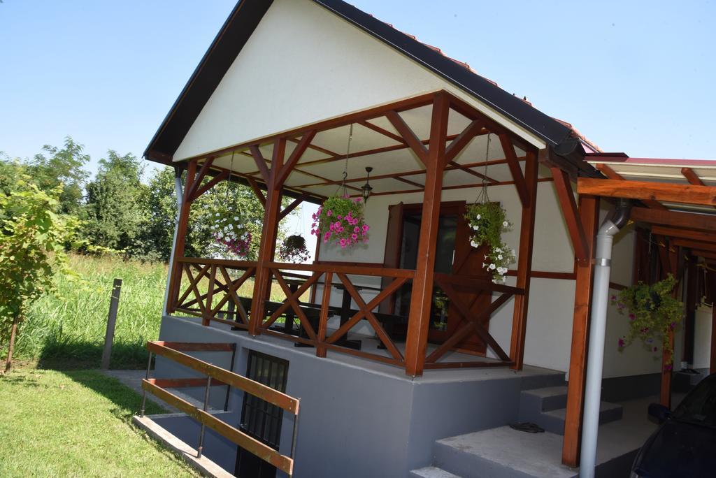 Holiday Home Kucica Na Drvetu Banja Koviljača Extérieur photo